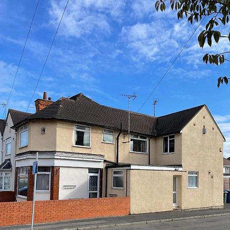 Spacious, Sleeps 17, 3 Bathrooms, Parking, Mansfield Exterior photo
