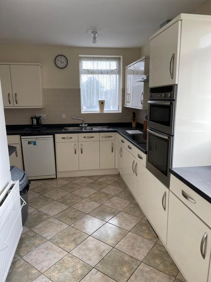 Spacious, Sleeps 17, 3 Bathrooms, Parking, Mansfield Exterior photo