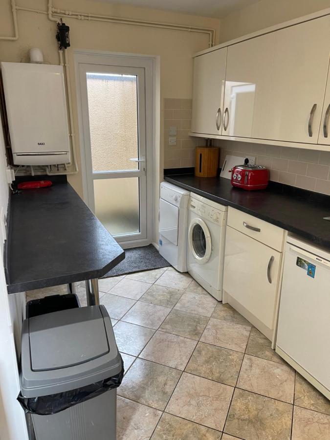 Spacious, Sleeps 17, 3 Bathrooms, Parking, Mansfield Exterior photo
