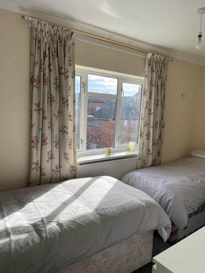 Spacious, Sleeps 17, 3 Bathrooms, Parking, Mansfield Exterior photo